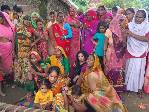 balrampur two children brother sister bitten by a poisonous snake died