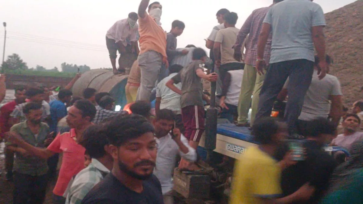 bodies of two youths found in a sugar mill tanker in bijnour