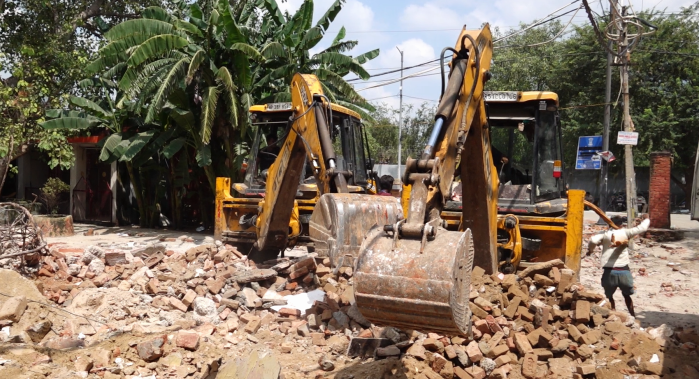 bulldozer action in delhi