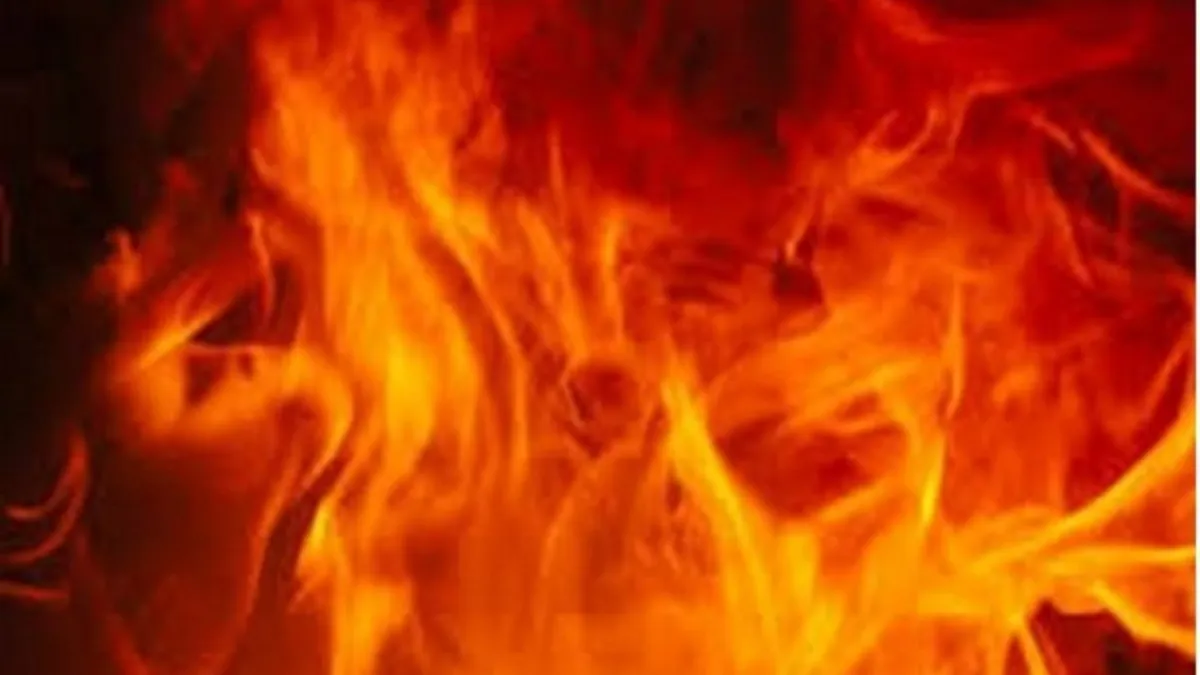 fire broke out in gaffar market karol bag